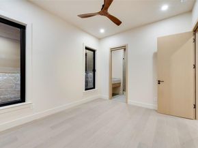 1622  Sylvan Avenue , Dallas Texas 75208