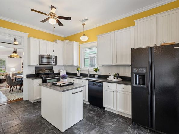 2206  College Avenue , Fort Worth Texas 76110