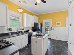 2206  College Avenue , Fort Worth Texas 76110