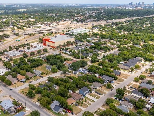5629  Curzon Avenue , Fort Worth Texas 76107