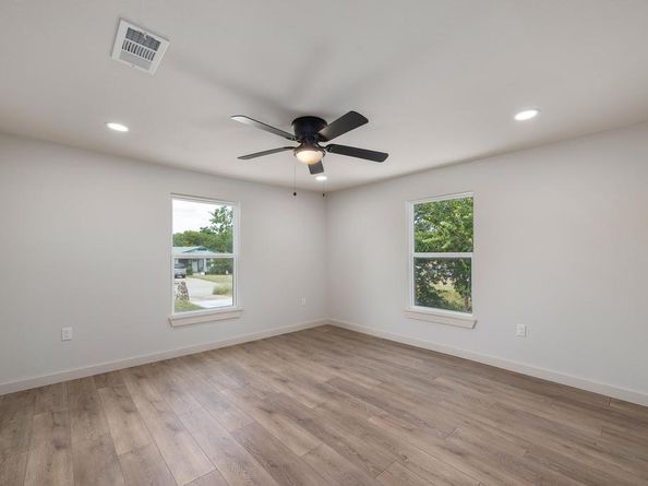 5629  Curzon Avenue , Fort Worth Texas 76107