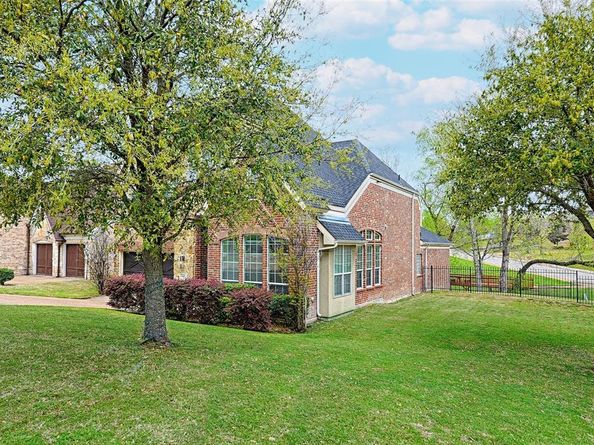 2805  Fountain View Boulevard , Cedar Hill Texas 75104