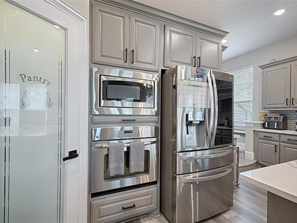 2805  Fountain View Boulevard , Cedar Hill Texas 75104