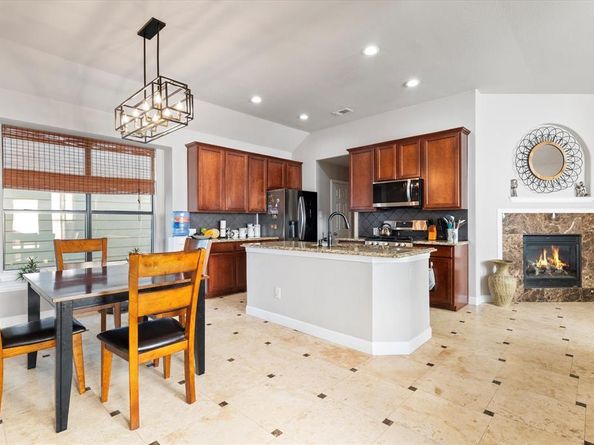 1637  Spanish Moss Way , Savannah Texas 76227