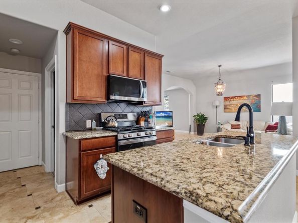 1637  Spanish Moss Way , Savannah Texas 76227