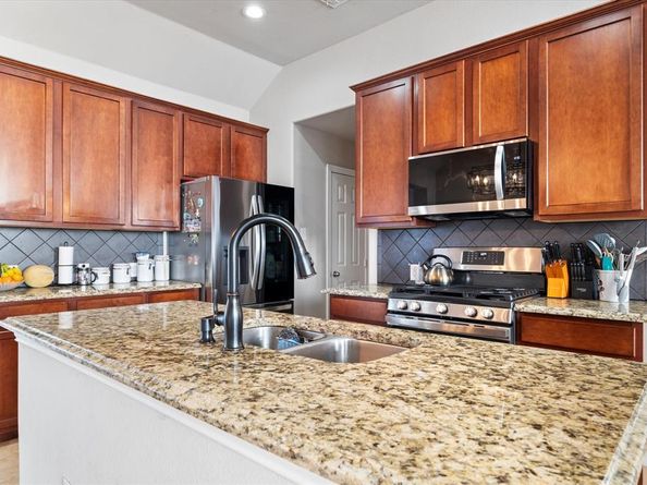 1637  Spanish Moss Way , Savannah Texas 76227