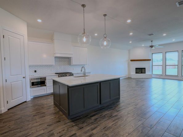 7231  VelvetLeaf  , Benbrook Texas 76126