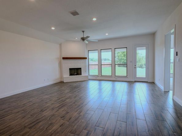 7231  VelvetLeaf  , Benbrook Texas 76126