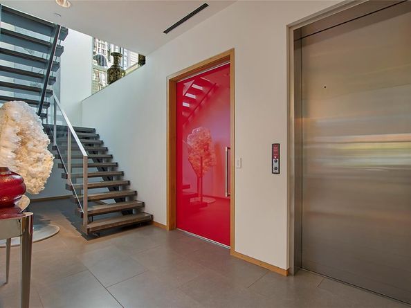 2913  Sale Street , Dallas Texas 75219