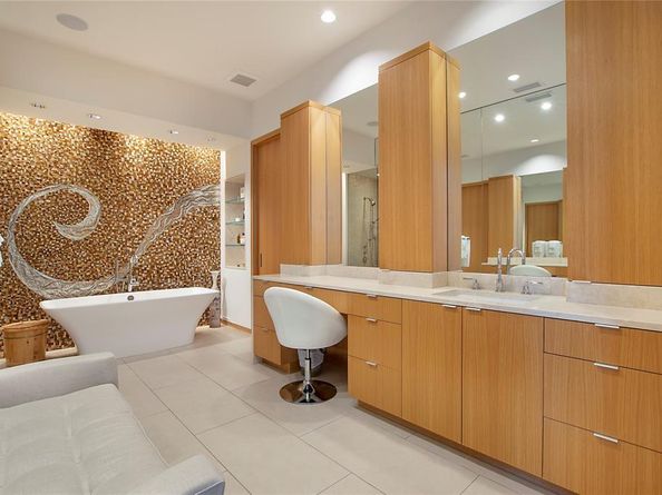 2913  Sale Street , Dallas Texas 75219