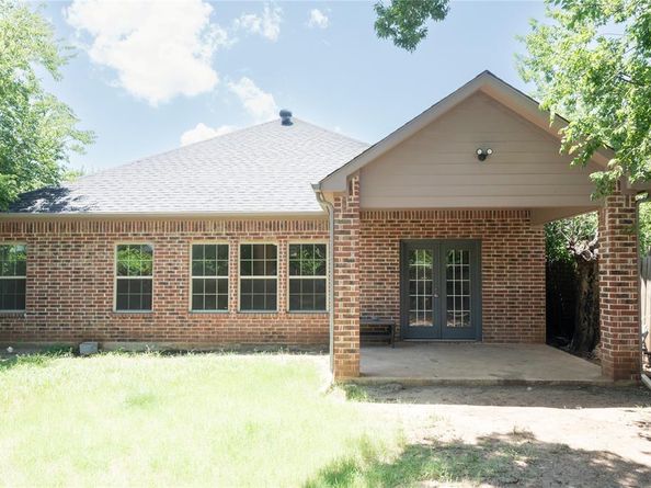 305 E Fogg Street , Fort Worth Texas 76110