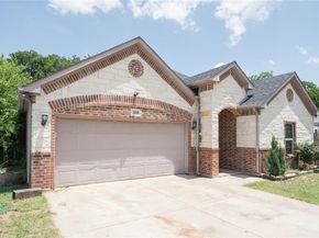 305 E Fogg Street , Fort Worth Texas 76110