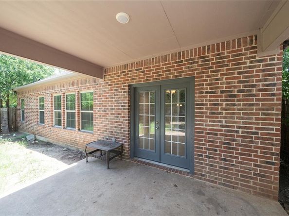 305 E Fogg Street , Fort Worth Texas 76110