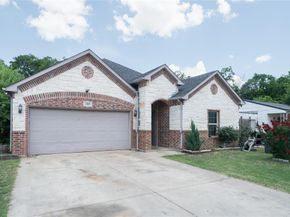305 E Fogg Street , Fort Worth Texas 76110