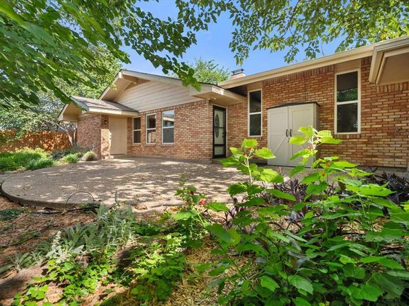 6832  Heatherknoll Drive , Dallas Texas 75248