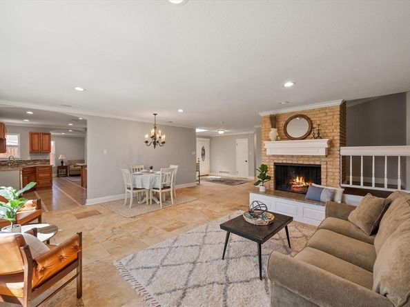 6832  Heatherknoll Drive , Dallas Texas 75248