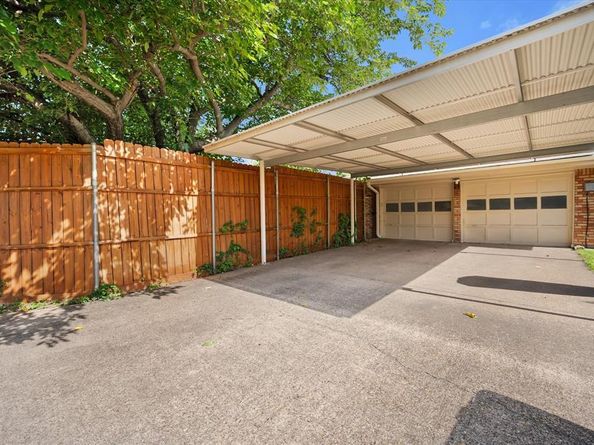 6832  Heatherknoll Drive , Dallas Texas 75248