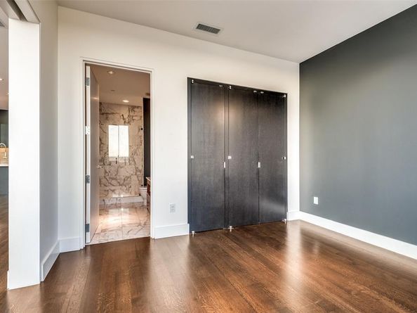 2200  Victory Avenue  2007, Dallas Texas 75219