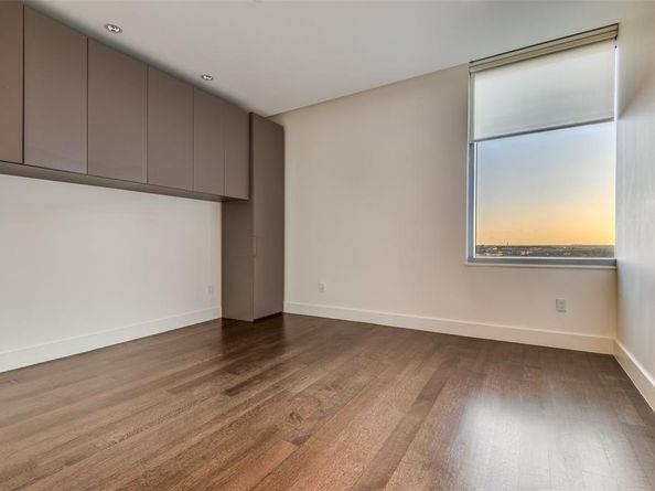 2200  Victory Avenue  2007, Dallas Texas 75219