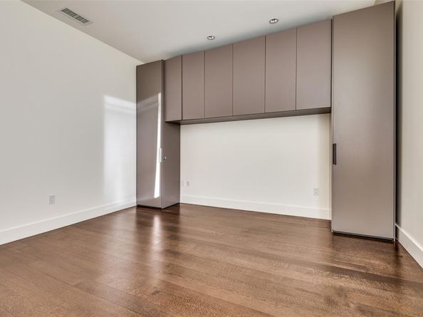 2200  Victory Avenue  2007, Dallas Texas 75219