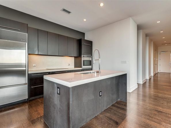 2200  Victory Avenue  2007, Dallas Texas 75219