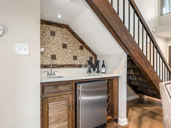 18040  Midway Road  160, Dallas Texas 75287