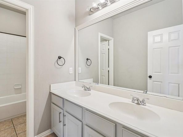 1628  Sea Pines Drive , Savannah Texas 76227