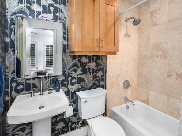 2411 N Hall Street  38, Dallas Texas 75204