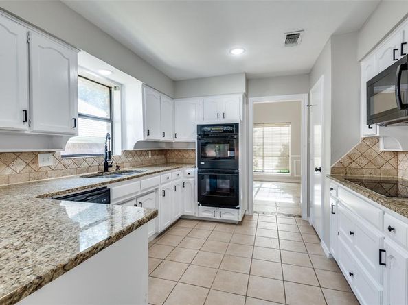 1206  Olde Towne Drive , Irving Texas 75061