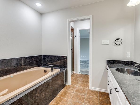 1206  Olde Towne Drive , Irving Texas 75061