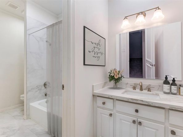 7861  Caruth Court , Dallas Texas 75225