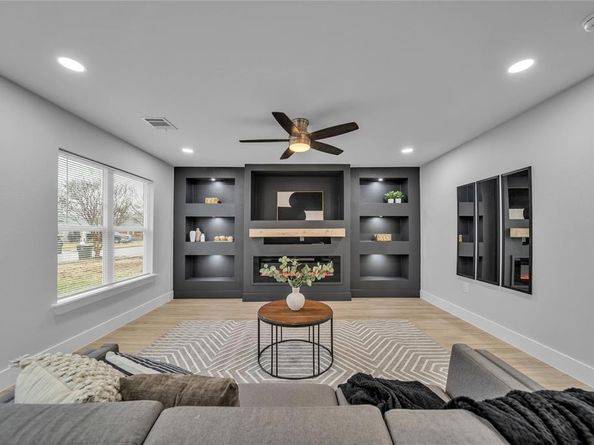 1213  Bowie Street , Garland Texas 75040