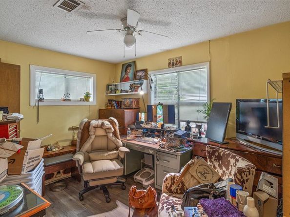 208  Shoreline Drive , Azle Texas 76020