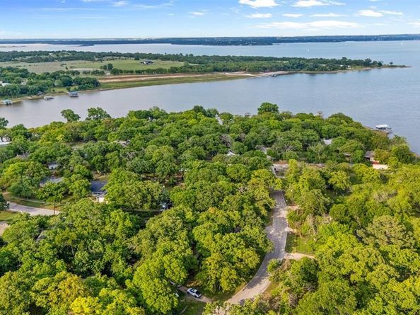 208  Shoreline Drive , Azle Texas 76020