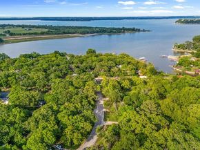 208  Shoreline Drive , Azle Texas 76020