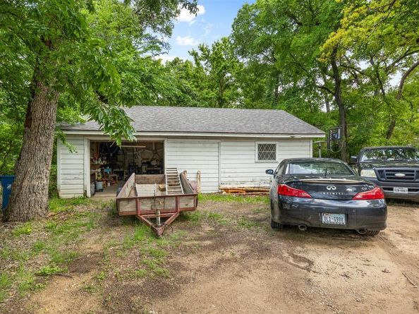 208  Shoreline Drive , Azle Texas 76020
