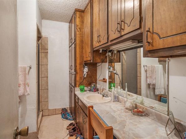 208  Shoreline Drive , Azle Texas 76020