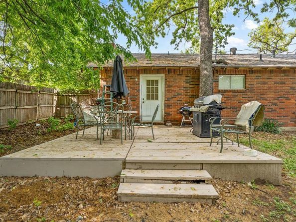 208  Shoreline Drive , Azle Texas 76020