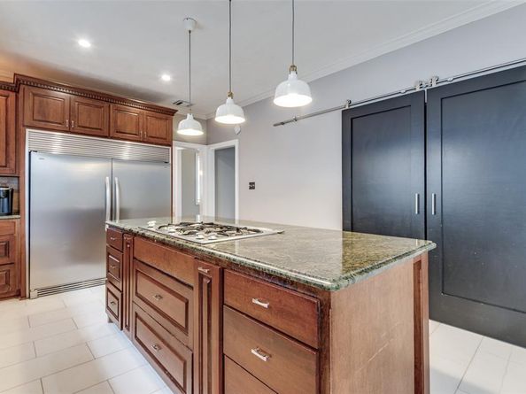 2204  Yaupon Drive , Irving Texas 75063