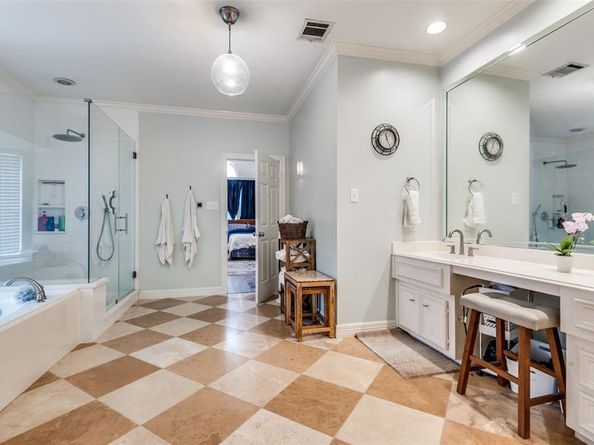 2204  Yaupon Drive , Irving Texas 75063