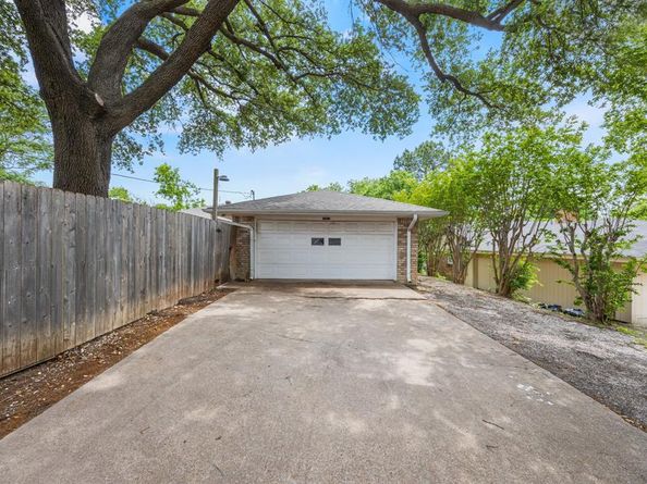 1411  Reynoldston Lane , Dallas Texas 75232