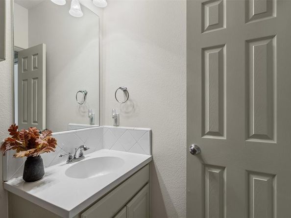 2241  Magic Mantle Drive , Lewisville Texas 75056