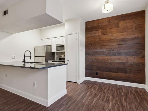 5750  Phoenix Drive  51, Dallas Texas 75231