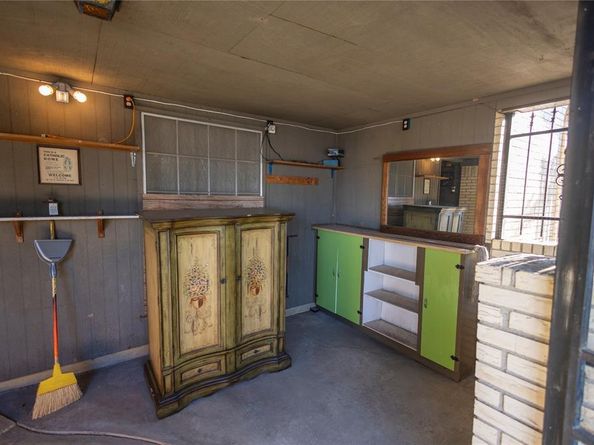 809  Lomo Street , Fort Worth Texas 76110