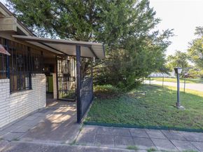 809  Lomo Street , Fort Worth Texas 76110