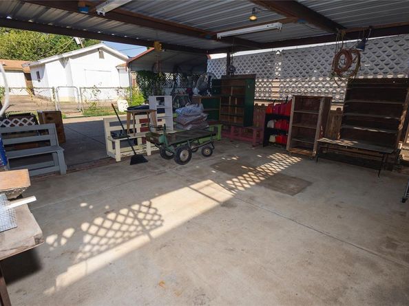 809  Lomo Street , Fort Worth Texas 76110