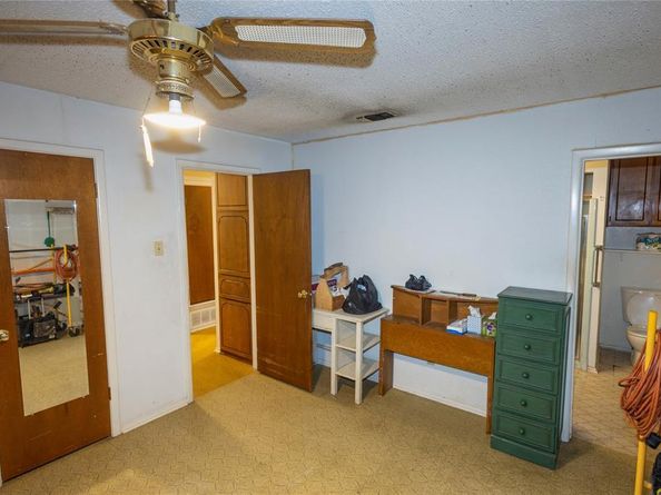 809  Lomo Street , Fort Worth Texas 76110