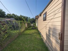 809  Lomo Street , Fort Worth Texas 76110