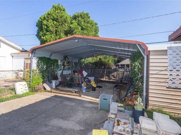 809  Lomo Street , Fort Worth Texas 76110