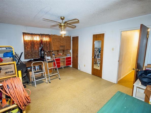 809  Lomo Street , Fort Worth Texas 76110